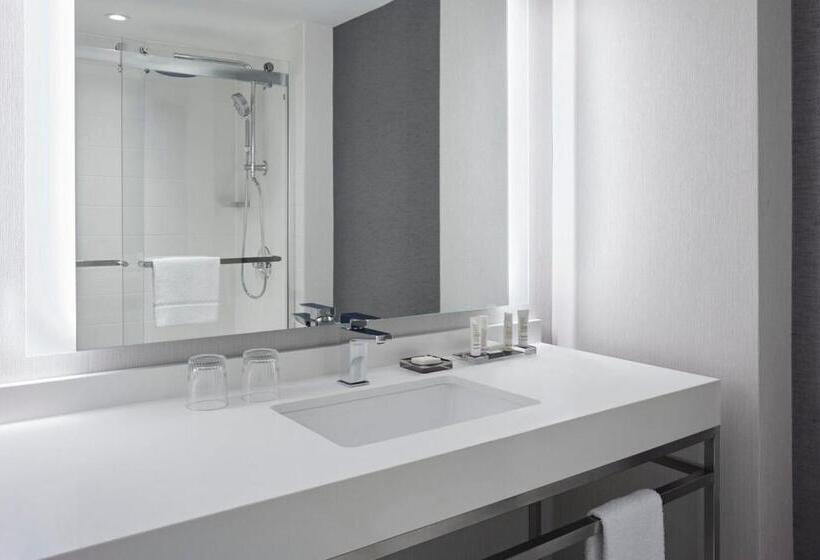 Quarto Estandar Cama Casal com Vistas, Halifax Marriott Harbourfront