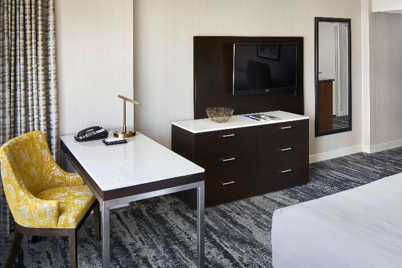 キングサイズベッドのスタンダードルーム, Hyatt Regency Vancouver