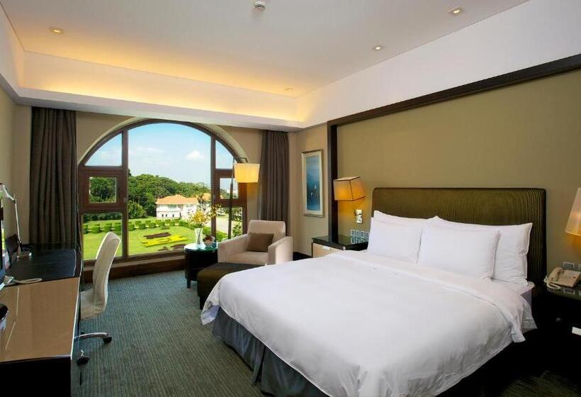 Номер Deluxe Кровать Кинг с Видом, Xiamen C&d Hotel Free Welcome Snacks Oasis Garden