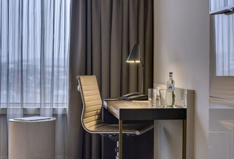 Номер бизнес-класса, Clayton Hotel Düsseldorf City Centre