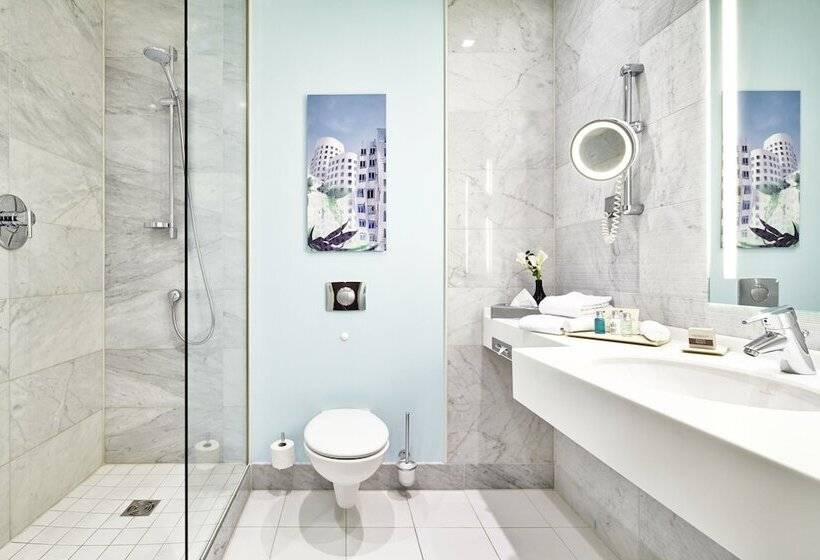 Полулюкс, Clayton Hotel Düsseldorf City Centre
