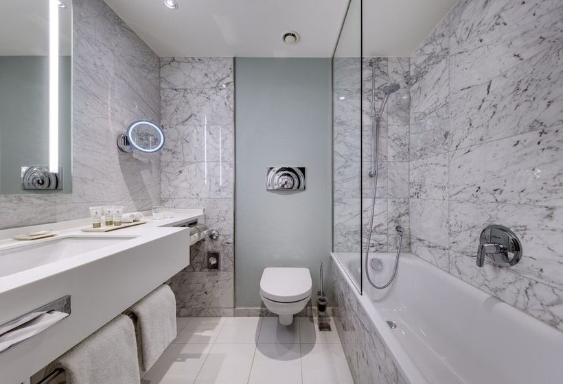 Номер Superior, Clayton Hotel Düsseldorf City Centre