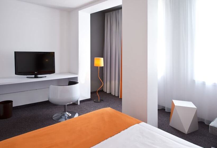 Номер Стандарт, Wyndham Garden  Duesseldorf City Centre Koenigsallee