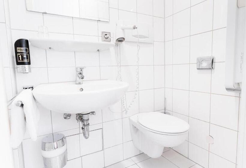 חדר דלוקס לשלושה, Hansa Stuttgart City