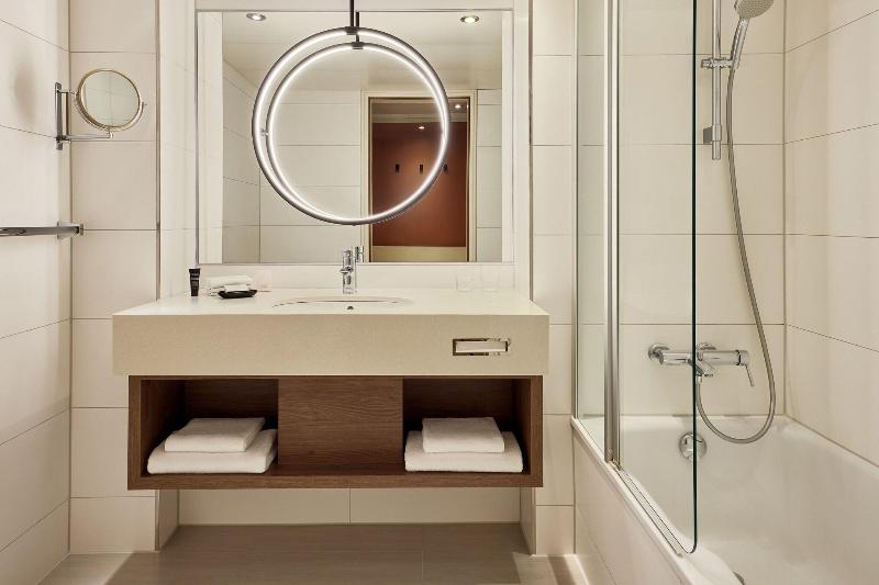 اتاق استاندارد با تخت بزرگ, Sheraton Frankfurt Airport Hotel & Conference Center