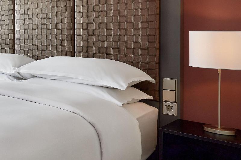 اتاق استاندارد با تخت بزرگ, Sheraton Frankfurt Airport Hotel & Conference Center