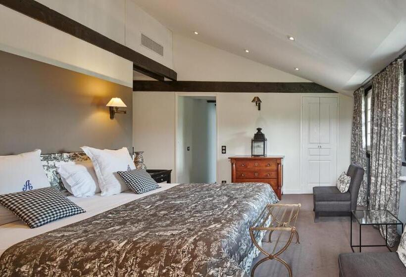 Quarto Superior com Sacada, Arraya