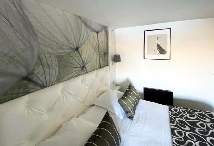 Номер Стандарт Трехместный, Logis Hôtel Des Lacs Paris Sud