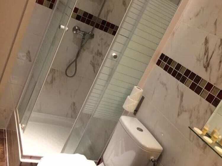 Номер Стандарт Трехместный, Hôtel Des Arcades
