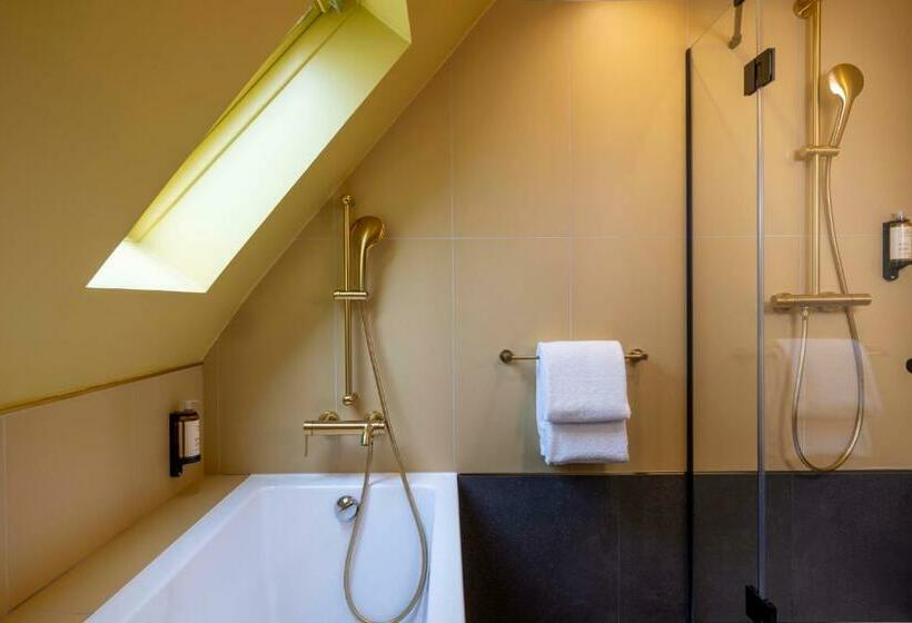 سوییت جونیور, Hôtel Jardin De Cluny