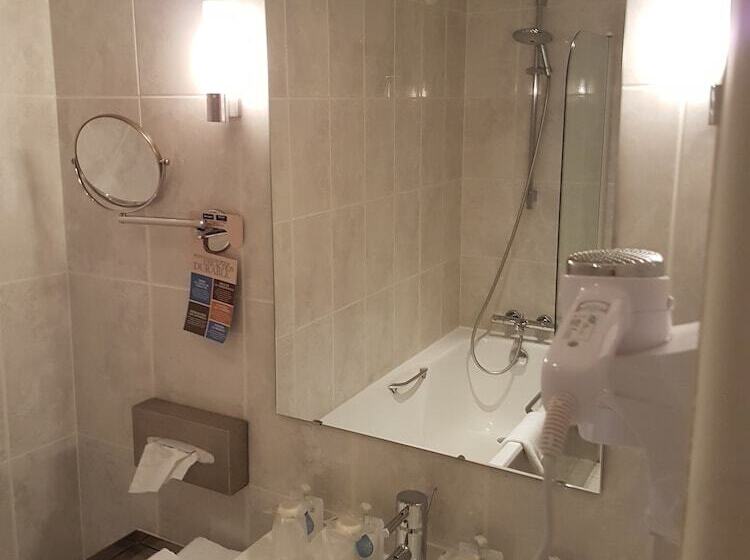 Семейный Номер, Kyriad Saumur Hyper Centre Hôtel Appartements Et Spa Soins Sothys Paris