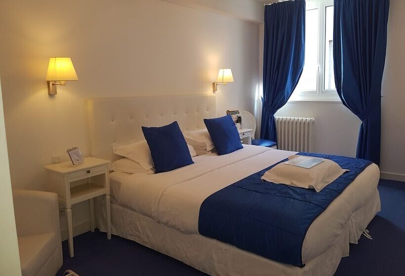 Номер Стандарт Трехместный, Kyriad Saumur Hyper Centre Hôtel Appartements Et Spa Soins Sothys Paris