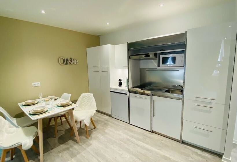 Апартаменты 1 Спальня, Kyriad Saumur Hyper Centre Hôtel Appartements Et Spa Soins Sothys Paris