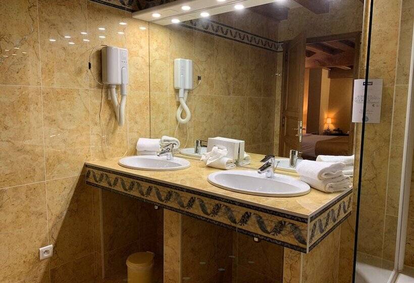 Семейный Номер, Kyriad Saumur Hyper Centre Hôtel Appartements Et Spa Soins Sothys Paris