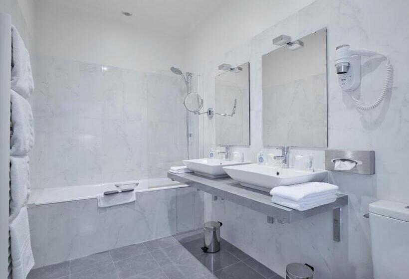 Семейный Номер, Kyriad Saumur Hyper Centre Hôtel Appartements Et Spa Soins Sothys Paris