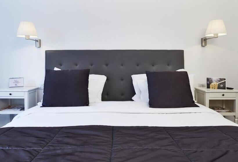 Номер Стандарт Трехместный, Kyriad Saumur Hyper Centre Hôtel Appartements Et Spa Soins Sothys Paris
