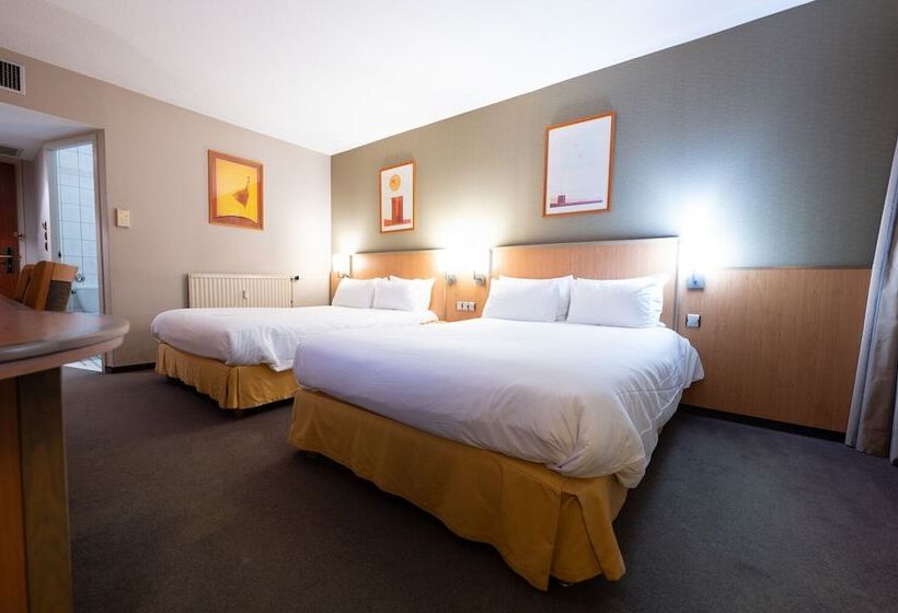 Номер Стандарт 2 Двуспальные Кровати, Holiday Inn Calais Centre, An Ihg
