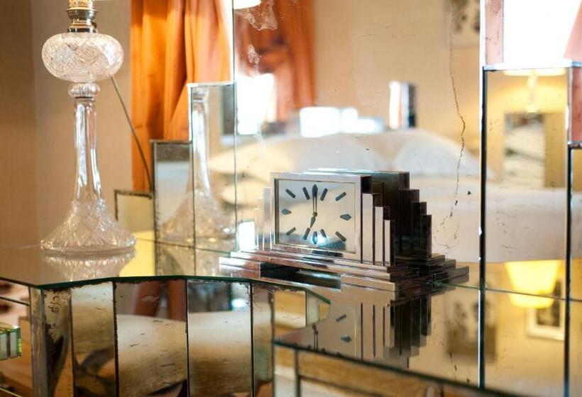 اتاق لوکس, L Hôtel