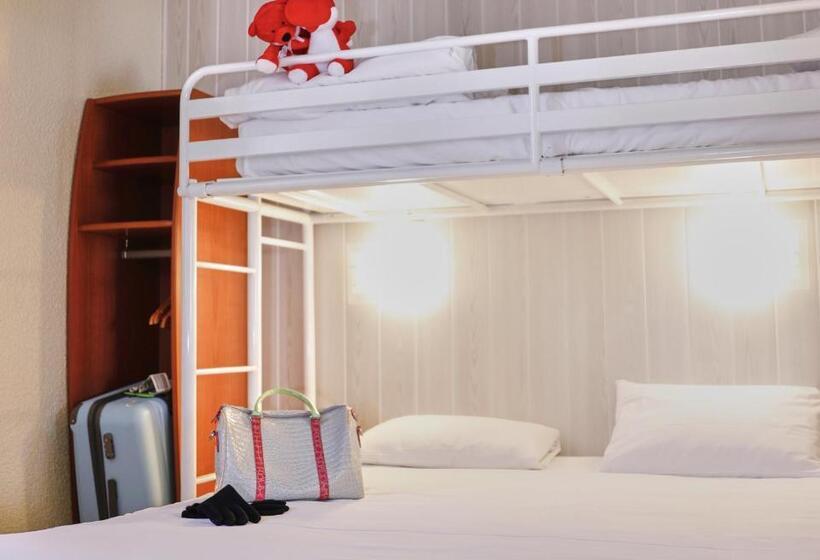 Номер Стандарт Трехместный, Brit Hotel Chambery