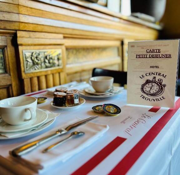Номер Стандартный с Видом, & Restaurant Le Central Trouville