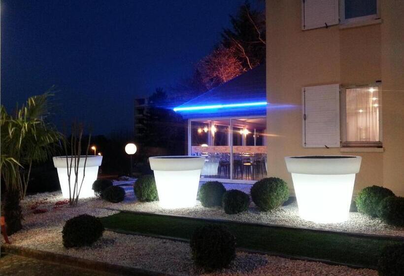 اتاق سوپریور با چشم‌انداز, Tourhotel Blois