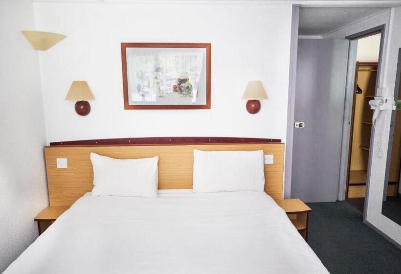 Номер Стандарт, Campanile Hotel   Basildon   East Of London