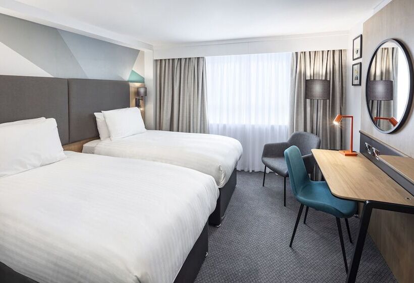 Номер Стандарт Адаптированный для Инвалидов, Holiday Inn Aylesbury, An Ihg