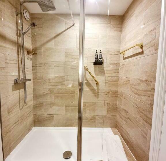 سوییت جونیور, Muthu Belstead Brook