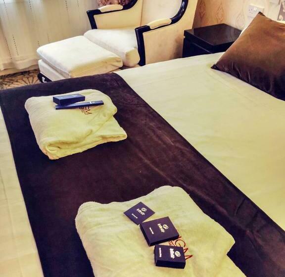 اتاق کلاب, Muthu Belstead Brook
