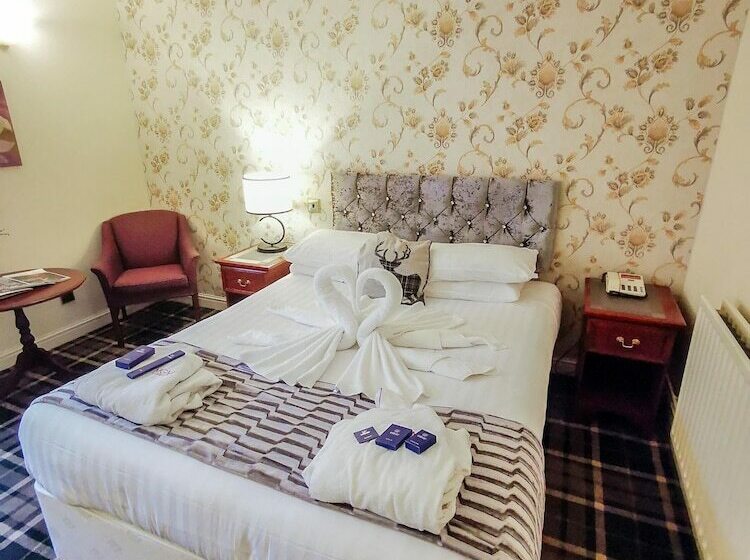 اتاق کلاب, Muthu Belstead Brook