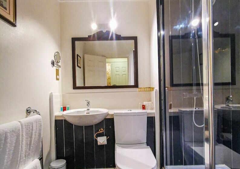 اتاق کلاب, Muthu Belstead Brook
