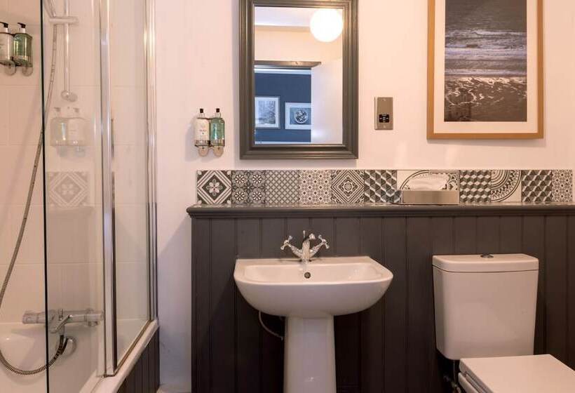 Классический Номер, The Harrogate Inn   The Inn Collection Group