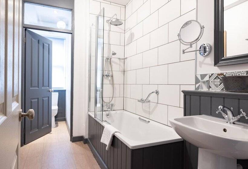 Семейный Номер, The Harrogate Inn   The Inn Collection Group