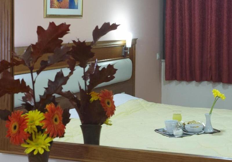 Номер Стандарт, Acharnis Kavallari Hotel Suites