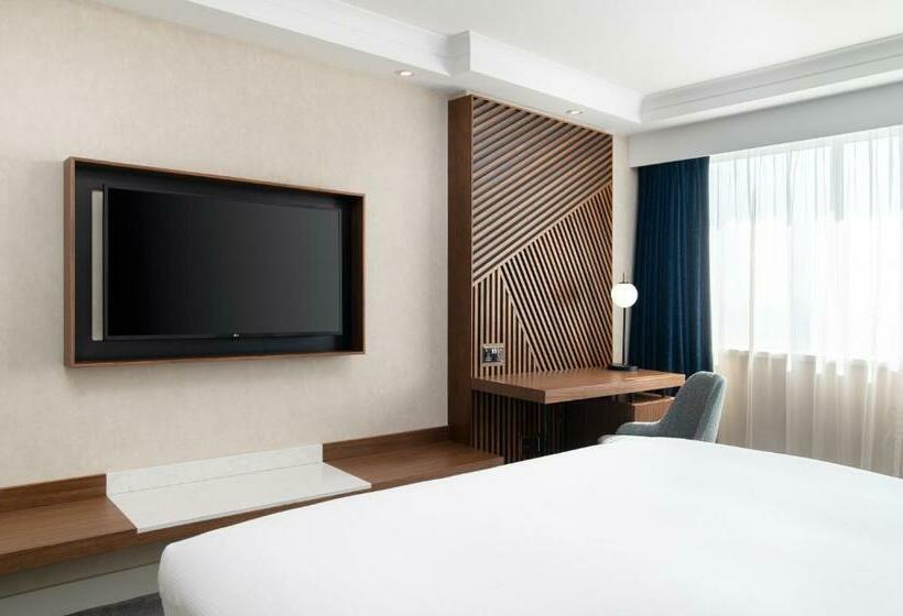 Номер Deluxe Кровать Кинг, Hilton London Metropole