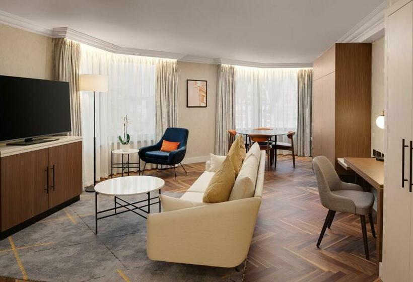 Люкс, Hilton London Metropole