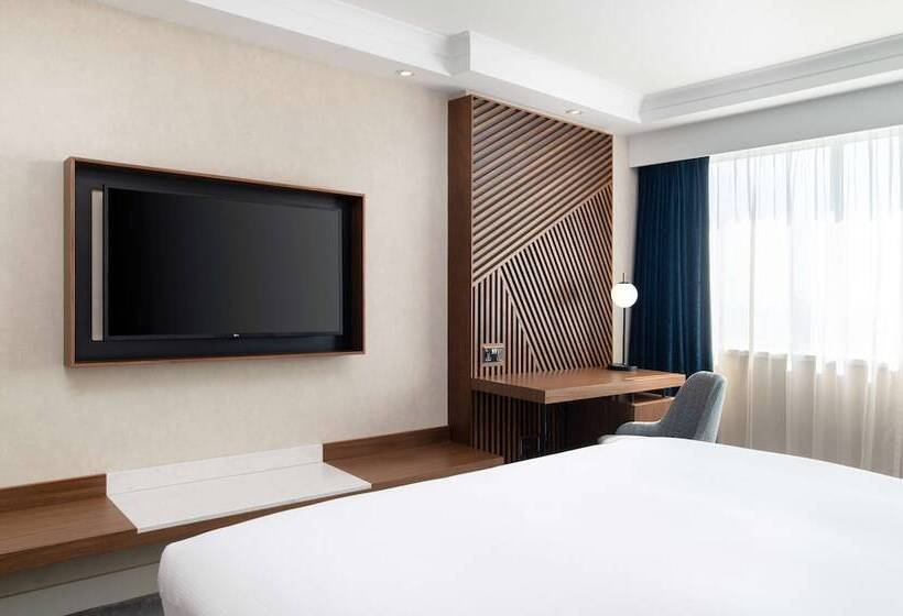 Номер Deluxe, Hilton London Metropole