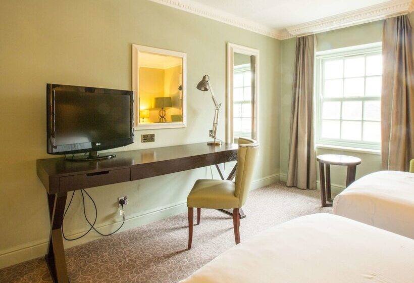 Семейный Номер, Mottram Hall