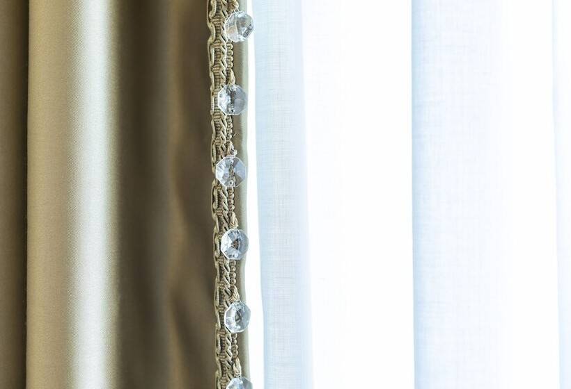 Номер Deluxe, The Dorchester   Dorchester Collection