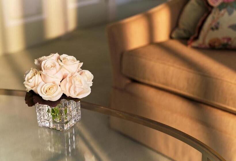 Номер Deluxe, The Dorchester   Dorchester Collection