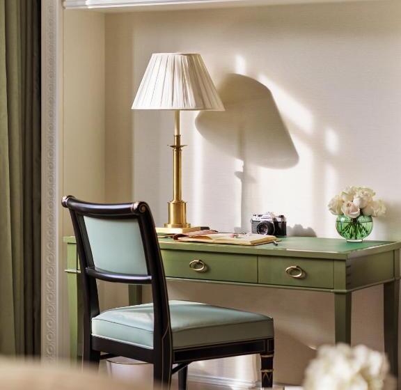 带大床的行政房间, The Dorchester   Dorchester Collection