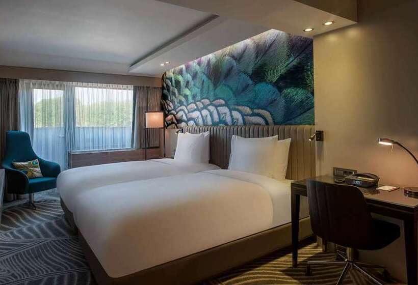 Номер Deluxe, The Waldorf Hilton London
