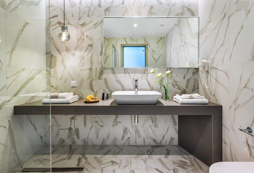 سوئیت پنت هاوس, Ammon Zeus Luxury Beach
