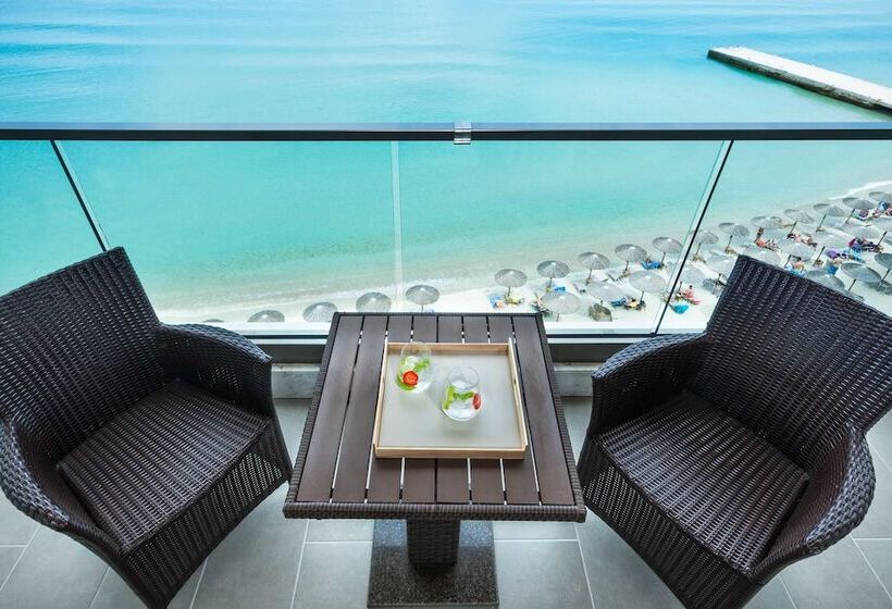 سوئیت پنت هاوس, Ammon Zeus Luxury Beach
