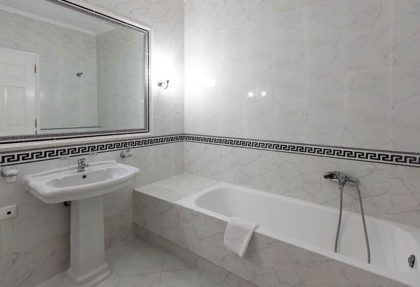 Номер Стандарт Трехместный, Olympic Village Hotel & Spa