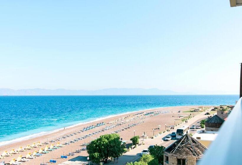 غرفة قياسية مطلّة علي البحر, Riviera