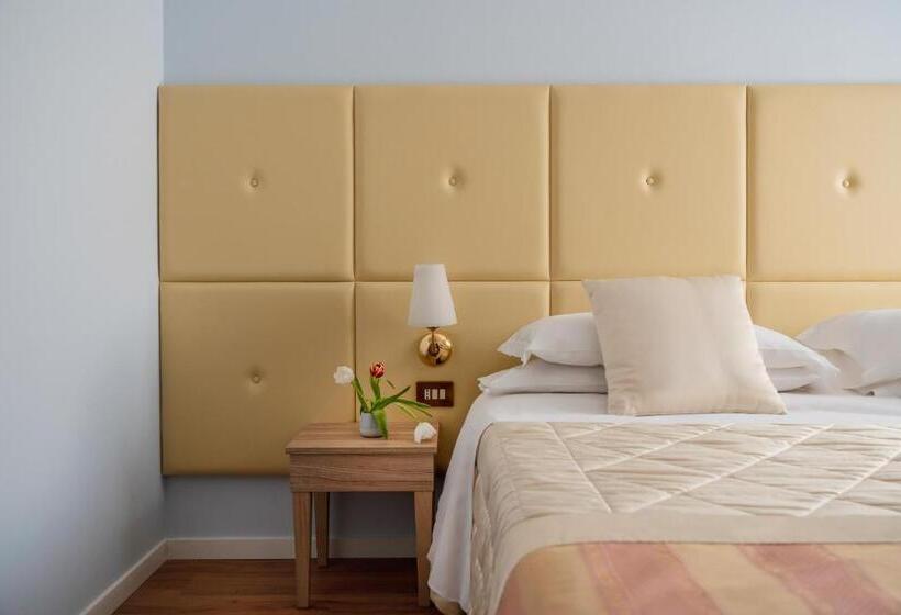 スタンダード４人部屋, Boutique Hotel Re Enzo