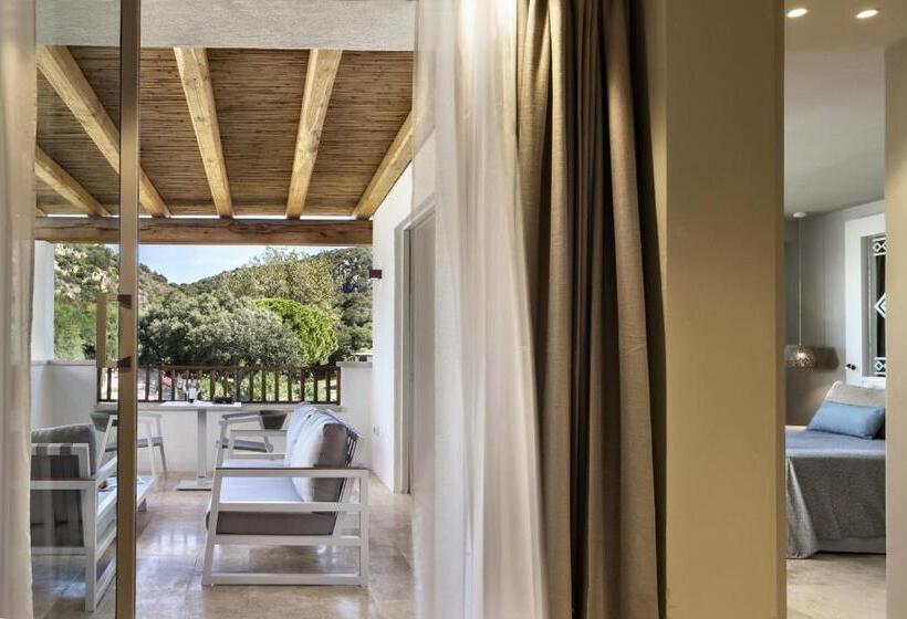جناح مطلّ علي البحر, La Bisaccia