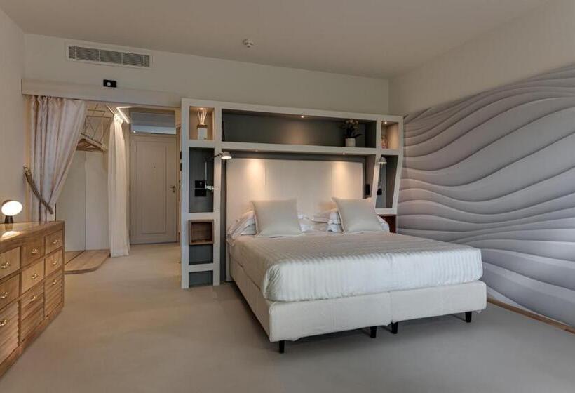اتاق لوکس, Augustus Hotel & Resort