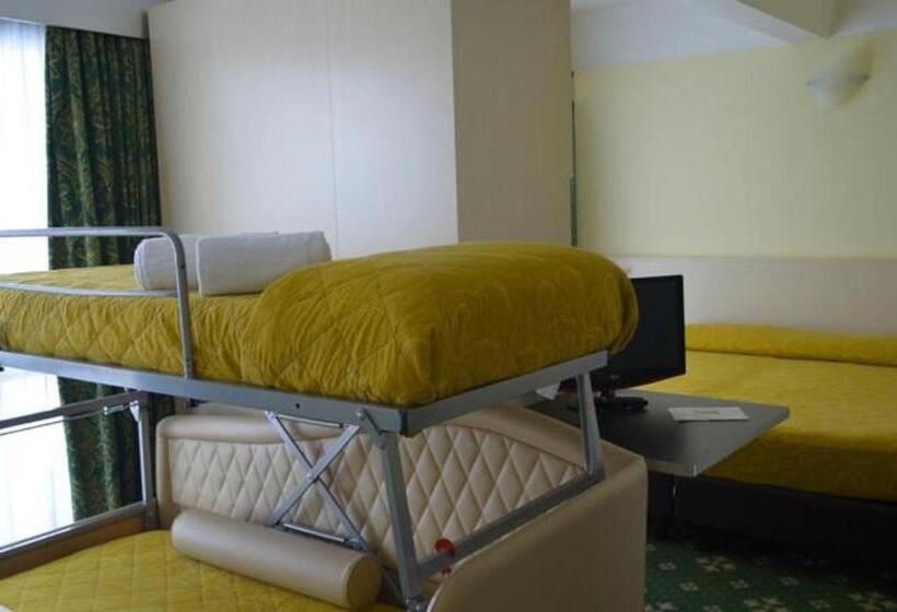 4인용 스탠다드 룸, Club Hotel Solaria